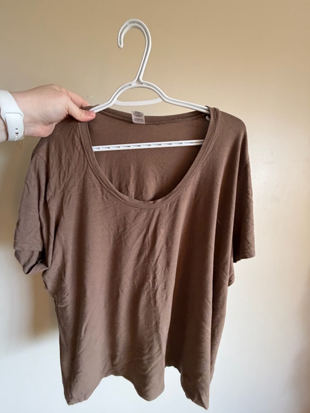 Everyday Scoop Neck T-Shirt in Tan/Brown Nettles Tale